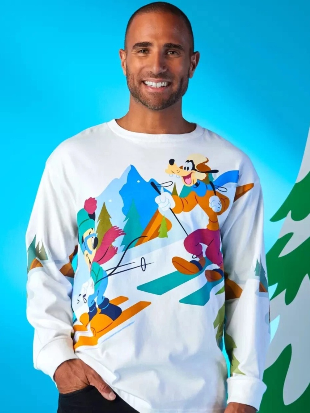 NWT DISNEY PARKS LONG SLEEVE WHITE CHRISTMAS WINTER TEE SHIRT LARGE WHITE